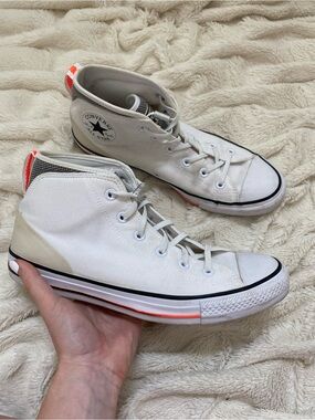 Converse Chuck Taylor All Star Syde Street Mid sneakers white Sz M8.5/ W10.5